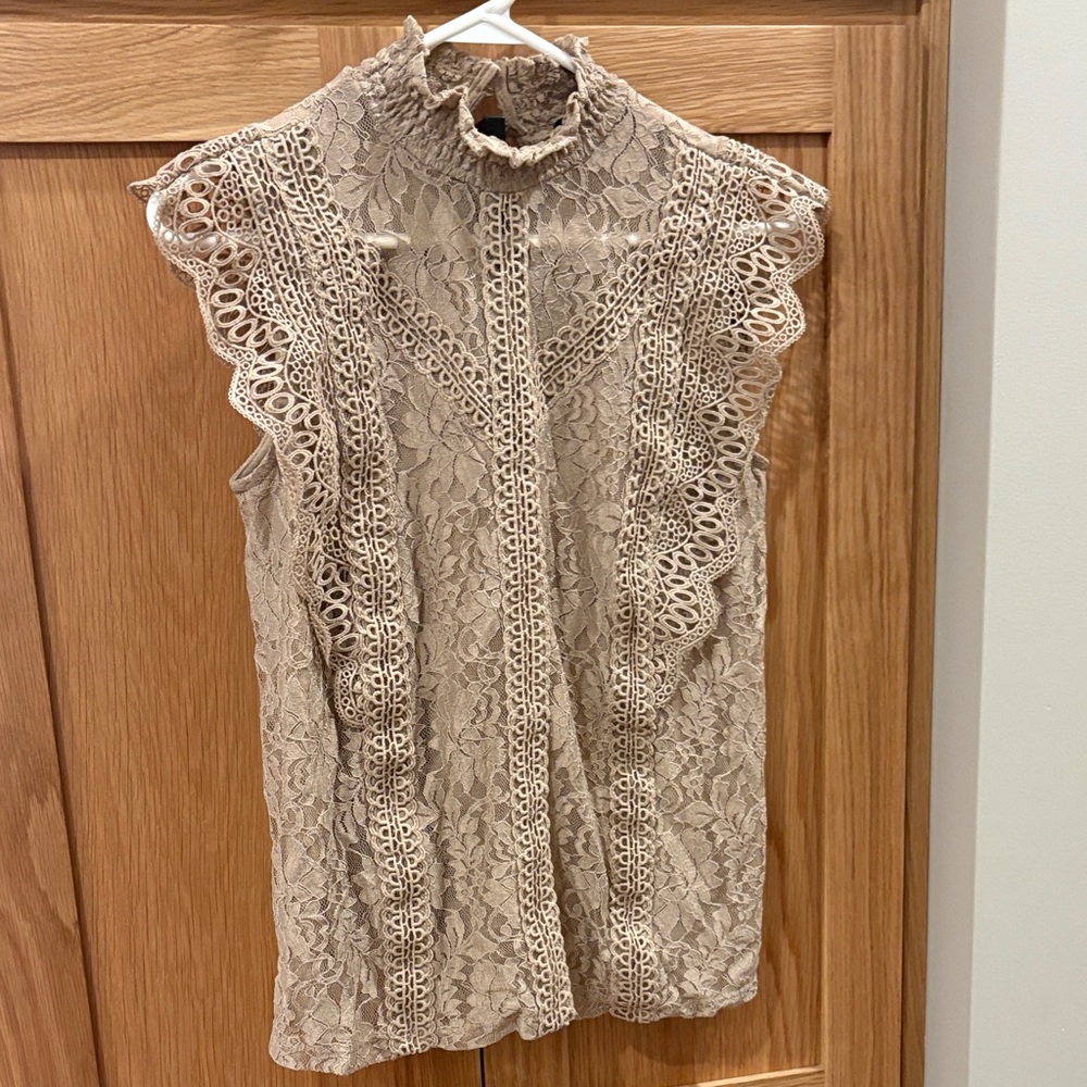 Women’s size small Elegant Cable & Gauge Lace Sleeveless Top - Tan EUC
